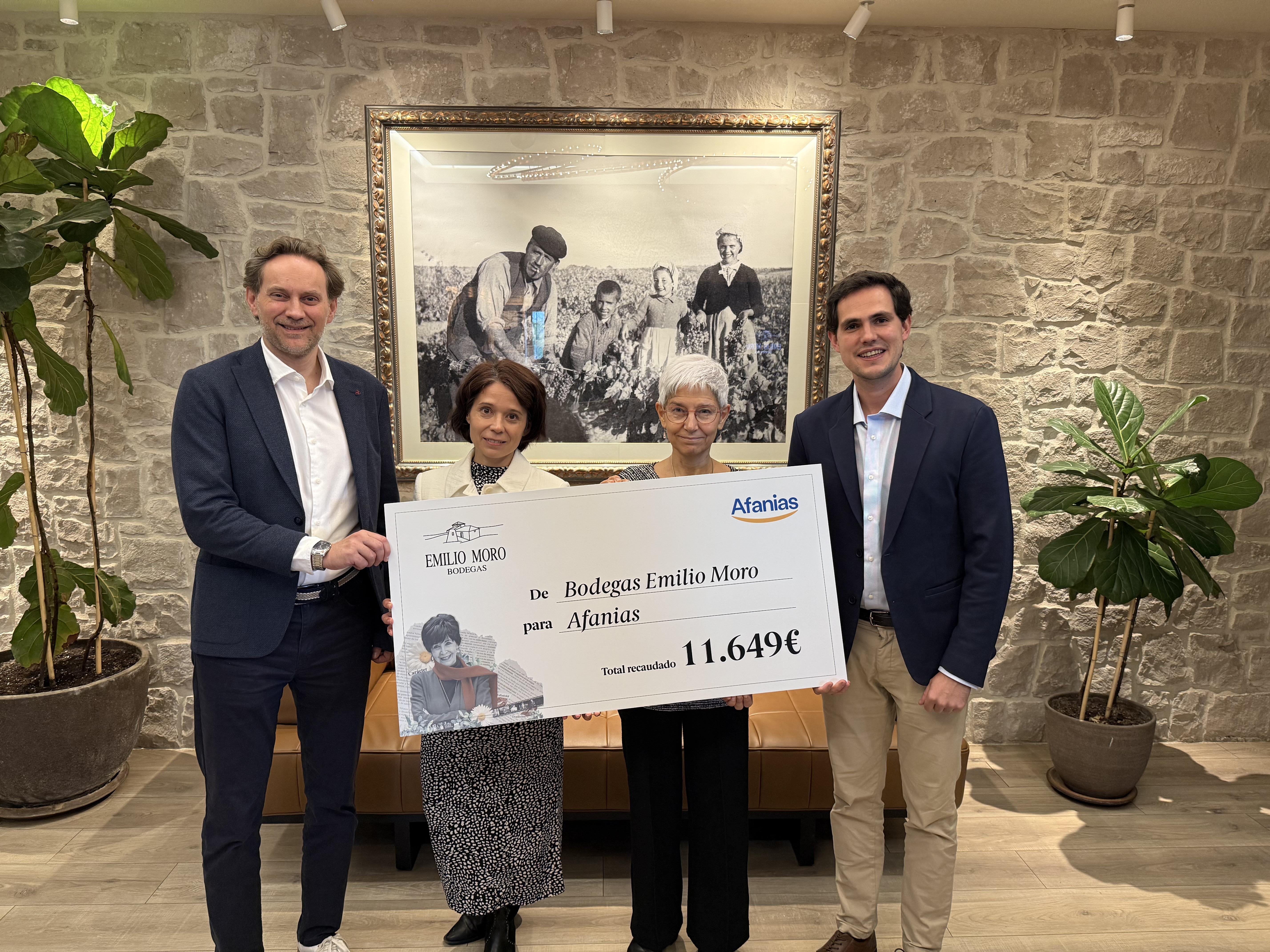 “Brindis por las Mujeres”: el homenaje de Bodegas Emilio Moro a Concha Velasco culmina en un gesto solidario junto a AFANIAS